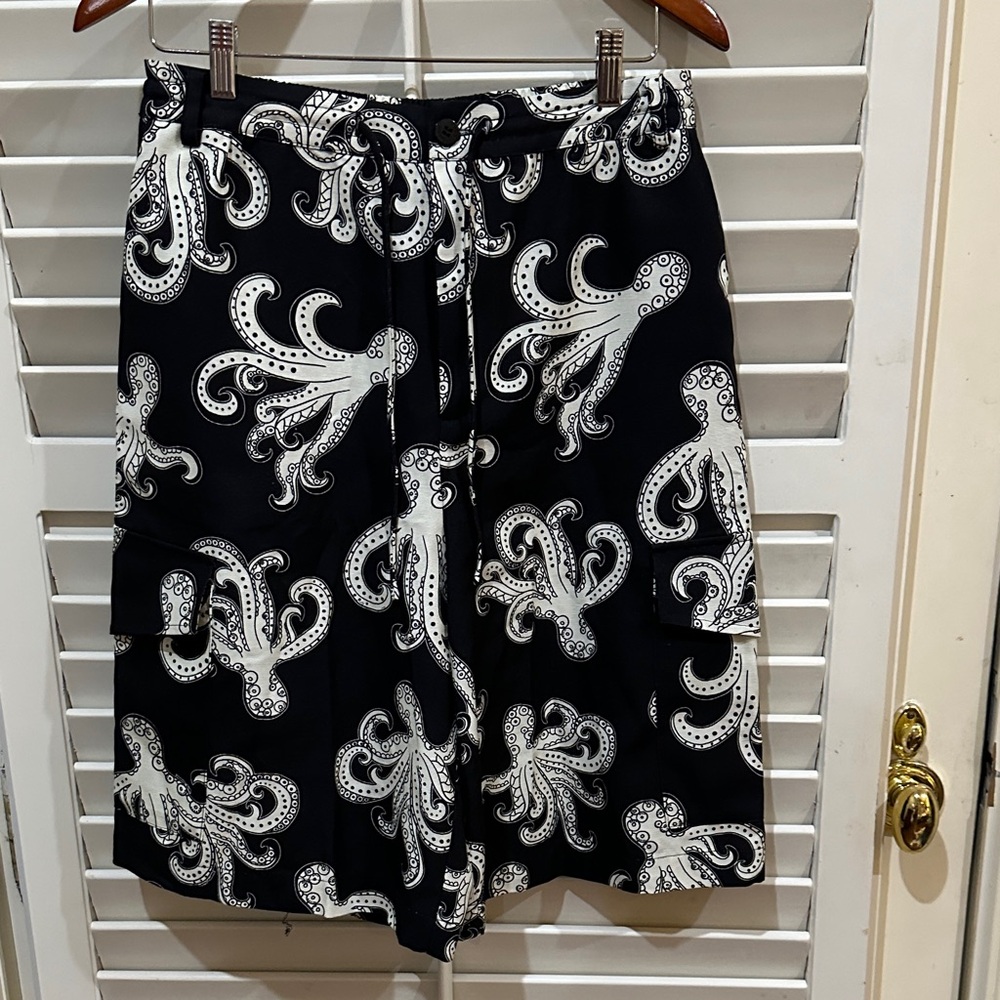 Farm Rio Black and White Octopus Print Bermuda Shorts. Size Medium